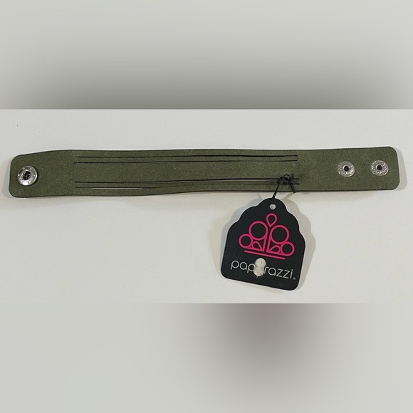 NWT Paparazzi Green and Silver faux Leather Bracelet - Picture 3 of 4